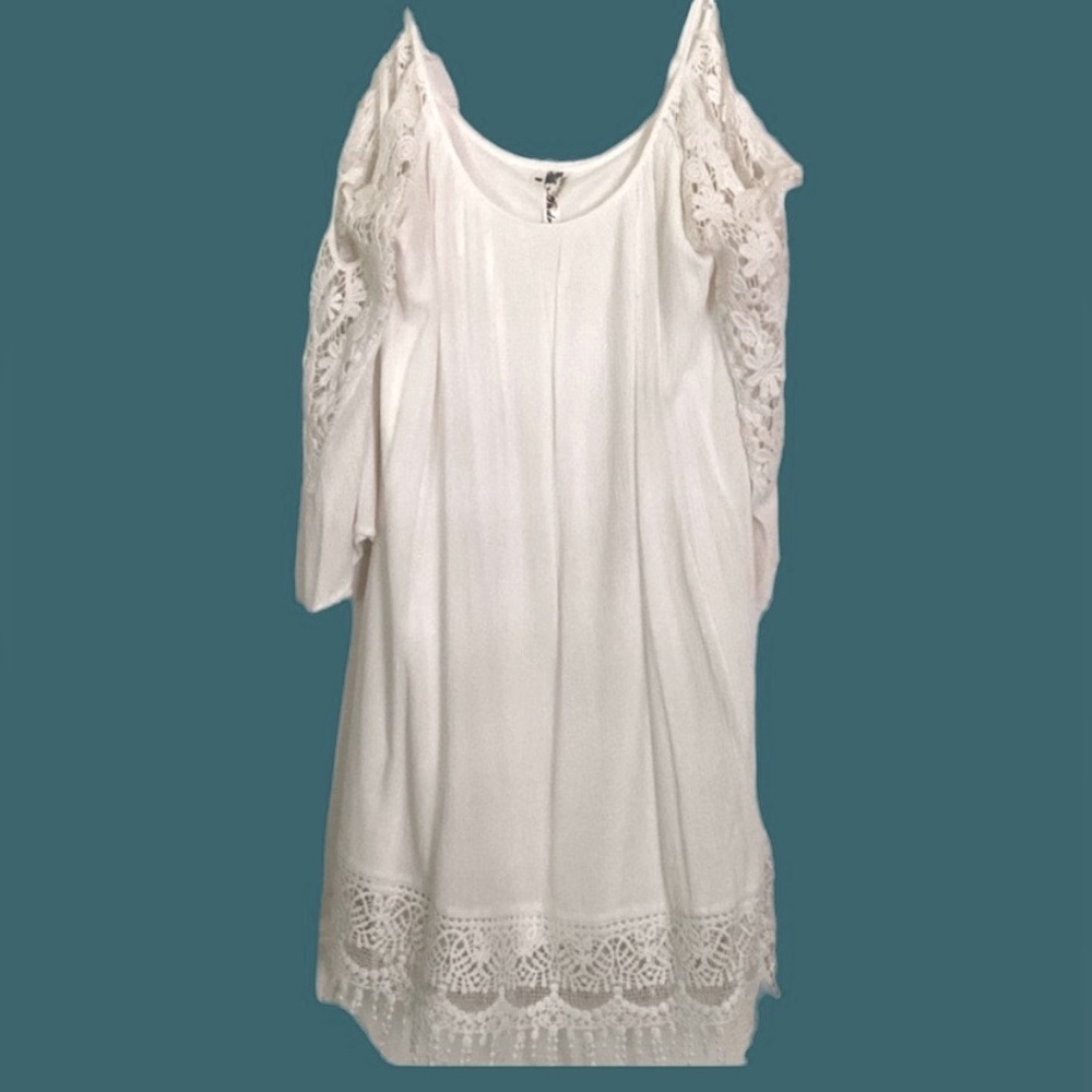 Andrée Blue Cold Shoulder White Lace women’s Dress Size Medium